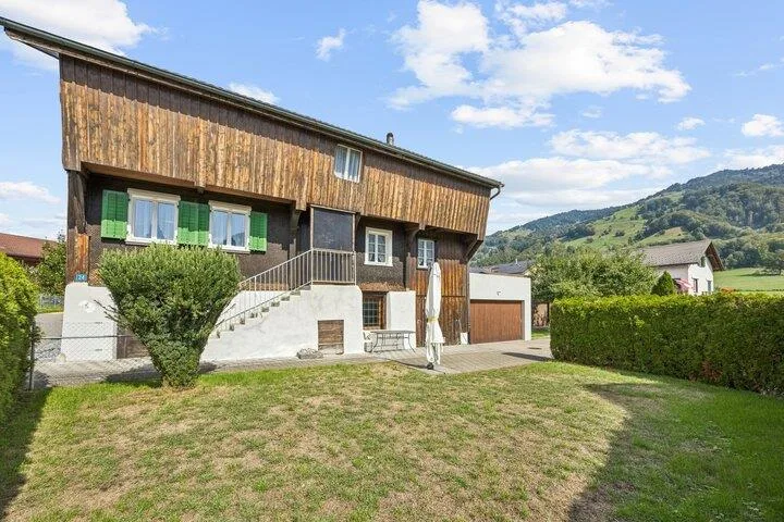 VILLA UNIFAMILIARE DI 6,5 STANZE CON VISTA SULLE MONTAGNE DI SAN GALLO – foto 7 di 8