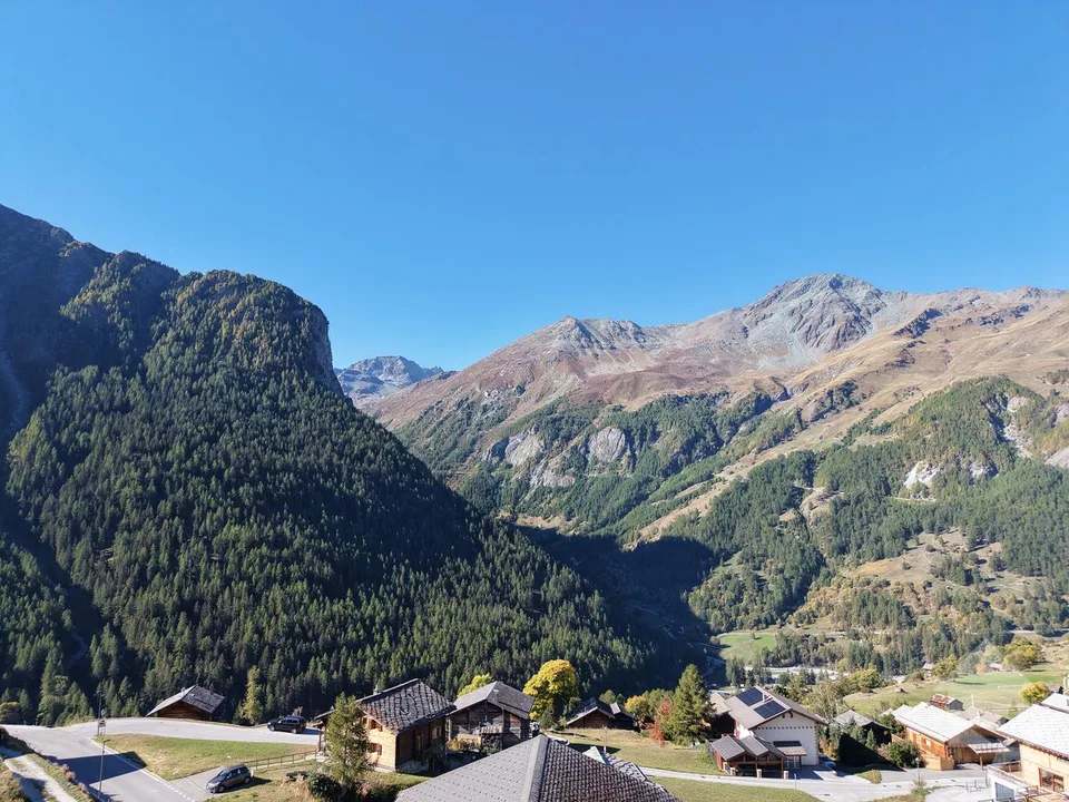 Raccard à rénover dans le hameau de La Forclaz – Foto 5 von 8