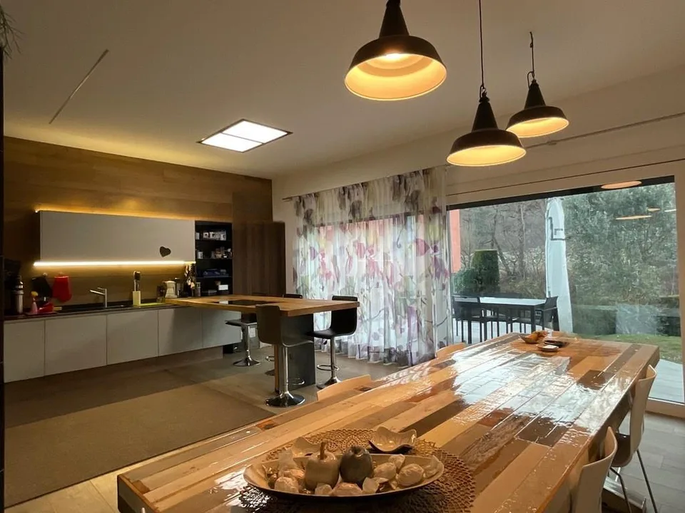 NOVAZZANO - MAGNIFICA VILLA ECOLOGICA IMMERSA NEL VERDE – Foto 6 von 12