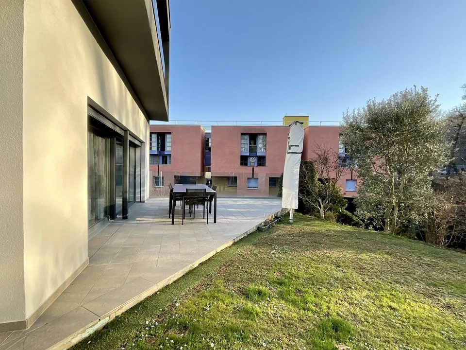 NOVAZZANO - MAGNIFICA VILLA ECOLOGICA IMMERSA NEL VERDE – Foto 11 von 12