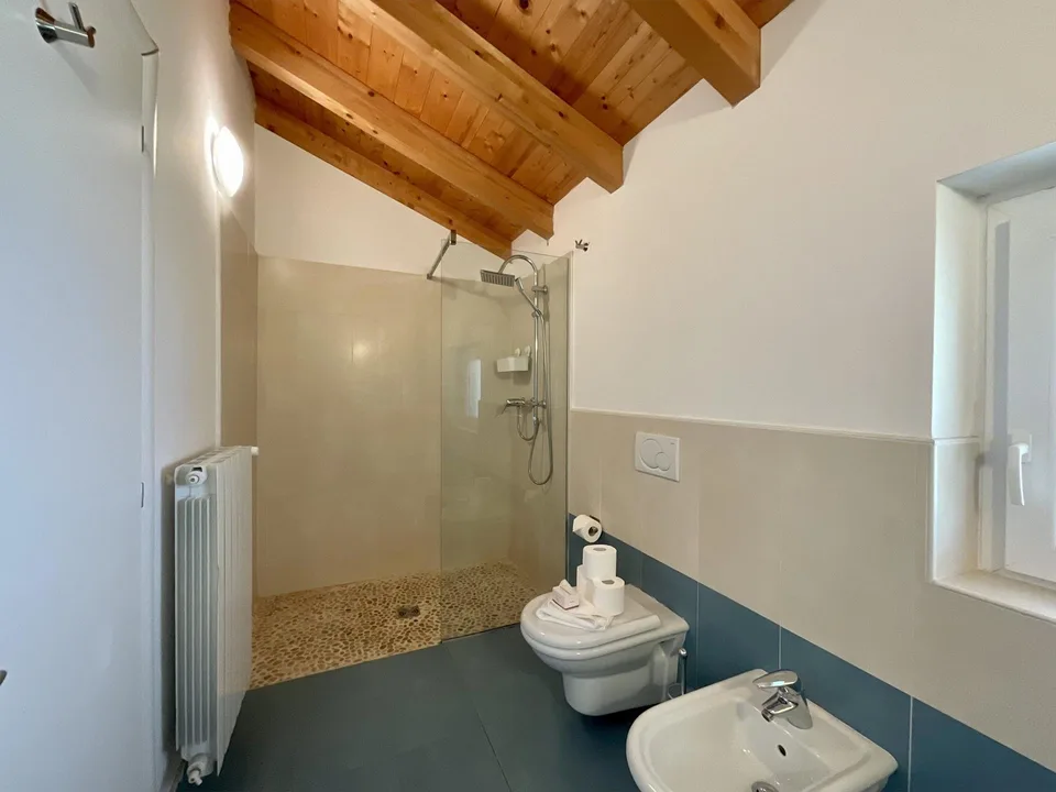 VENDESI - PROPRIETA INDIPENDENTE A DUE PASSI DAL CENTRO – Foto 7 von 13