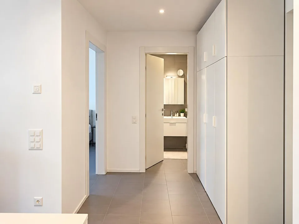 MODERNO 2.5 LOCALI CON TERRAZZA E VISTA SUL VERDE – photo 6 sur 7