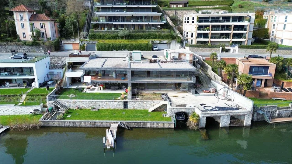 Magnifica villa moderna direttamente a lago da personalizzare – Foto 10 von 13