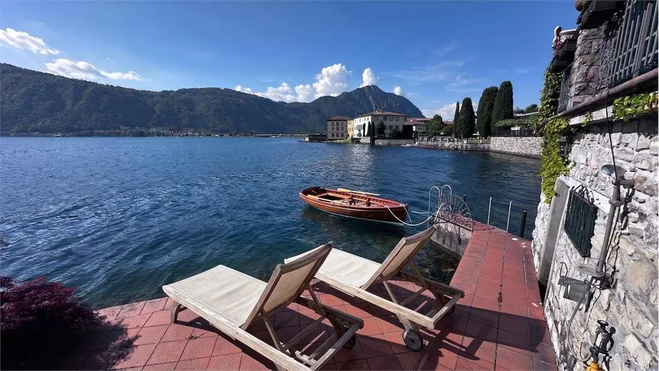 Il Tuo Gioiello Pieds-dans-l'eau a Bissone, Rarità con Darsena Privata – Foto 7 von 13