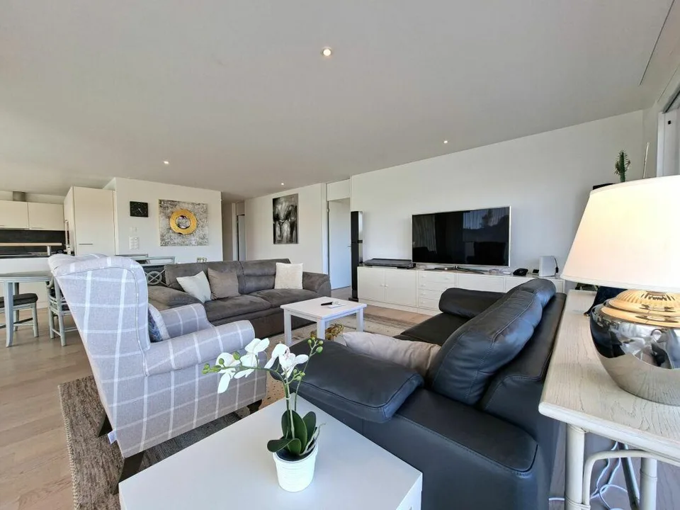 Einzigartige 5.5-Zimmer-Attika-Wohnung mit Blick ins Grüne – Foto 2 von 10