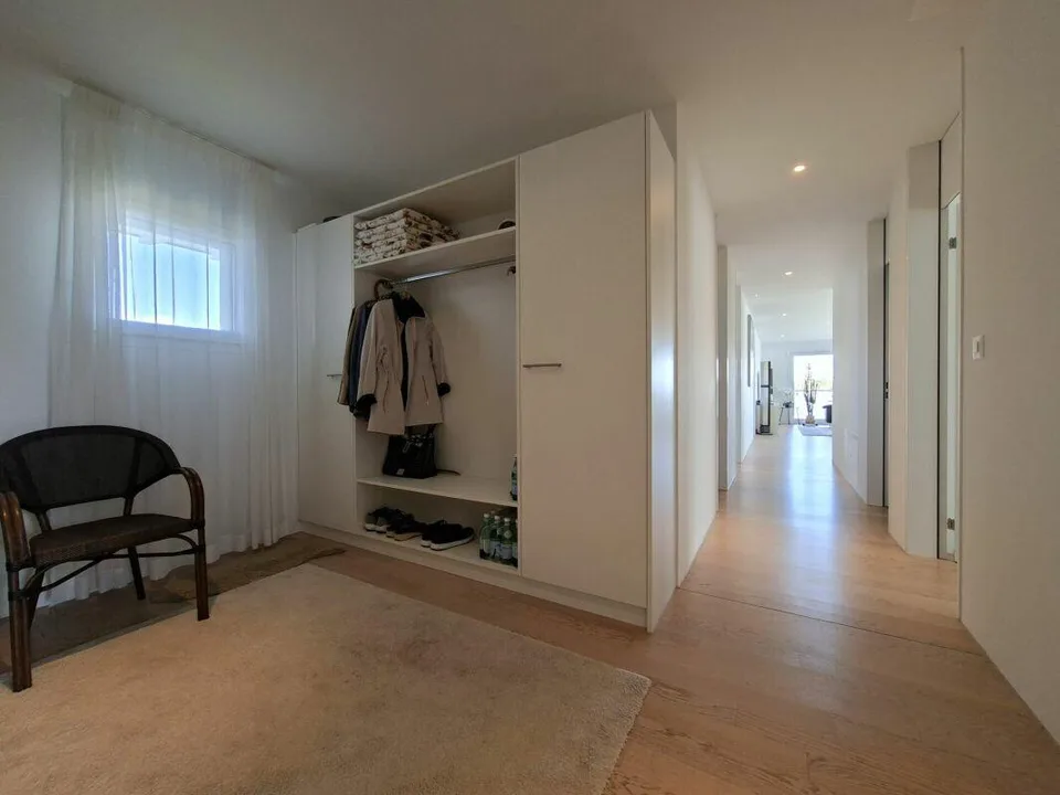 Einzigartige 5.5-Zimmer-Attika-Wohnung mit Blick ins Grüne – Foto 6 von 10