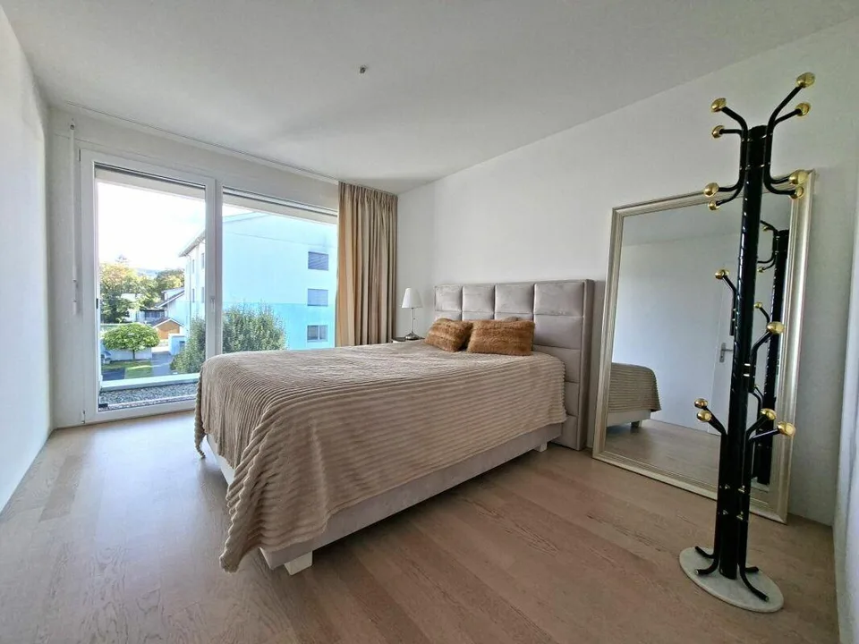 Einzigartige 5.5-Zimmer-Attika-Wohnung mit Blick ins Grüne – Foto 5 von 10