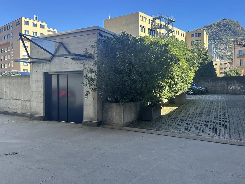 AFFITTASI LUMINOSO E PANORAMICO UFFICIO ZONA SEMI CENTRO – Foto 8 von 10