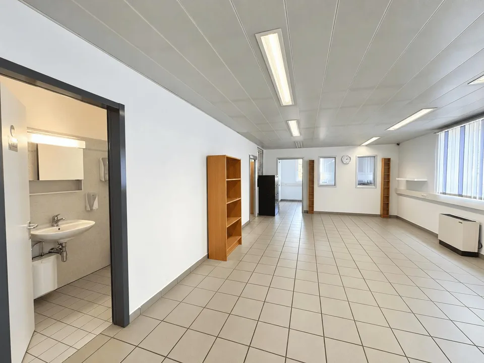 AMPIO UFFICIO A TAVERNE DI 175 MQ + VARI POSTEGGI – Foto 3 von 13