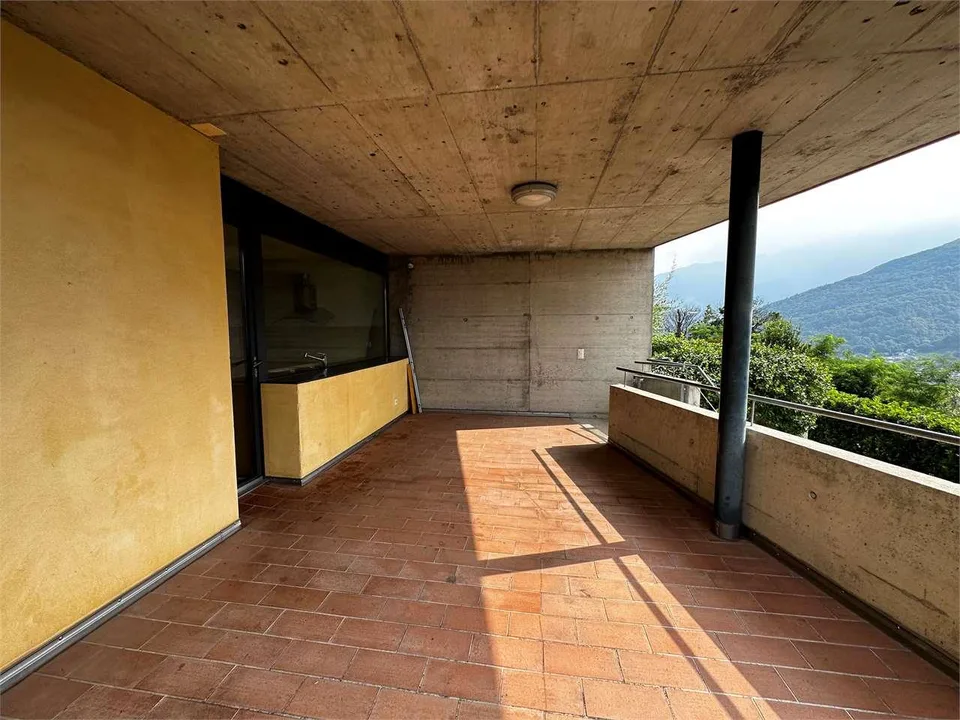 Luminosa e ampia Villa di testa con vista lago e giardino - Rent to bu – Foto 12 von 13