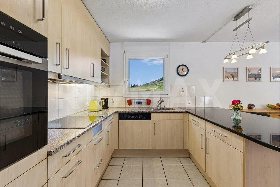 Idillio residenziale soleggiato con vista panoramica e giardino progettato con cura – foto 10 di 13