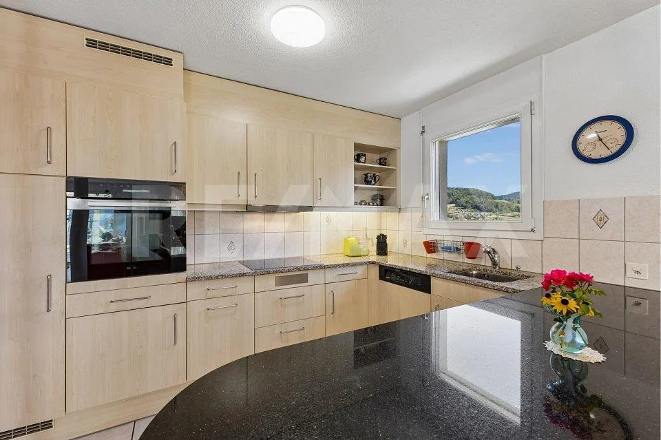 Idillio residenziale soleggiato con vista panoramica e giardino progettato con cura – foto 4 di 13