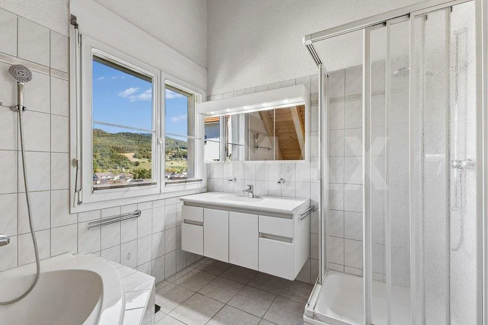 Idillio residenziale soleggiato con vista panoramica e giardino progettato con cura – foto 6 di 13