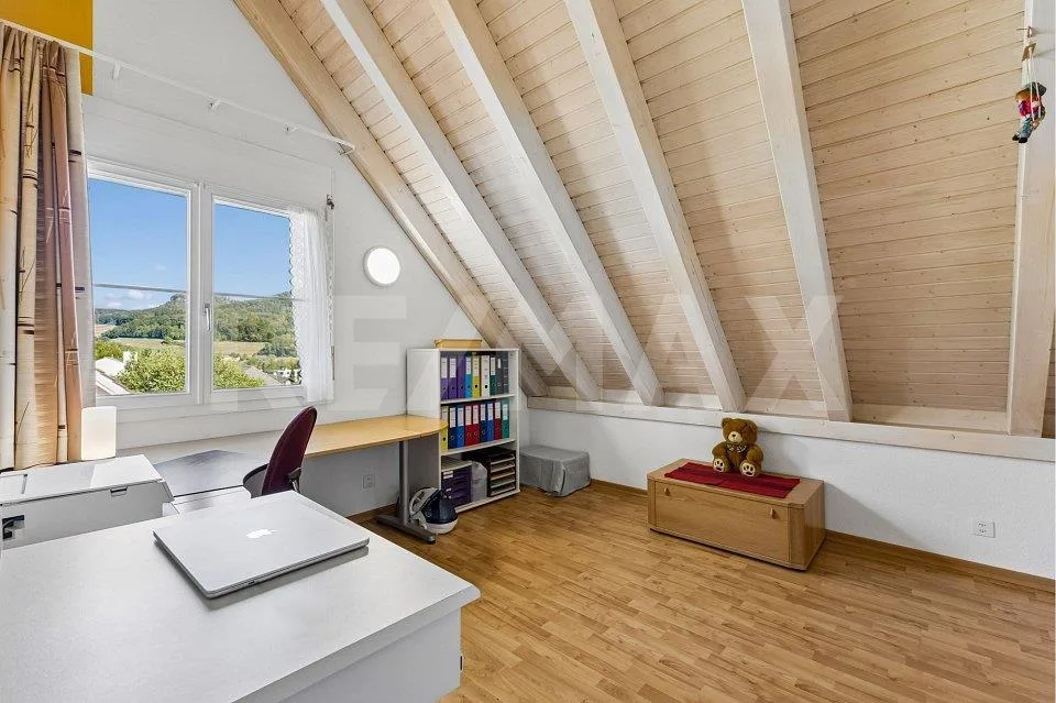 Idillio residenziale soleggiato con vista panoramica e giardino progettato con cura – foto 11 di 13