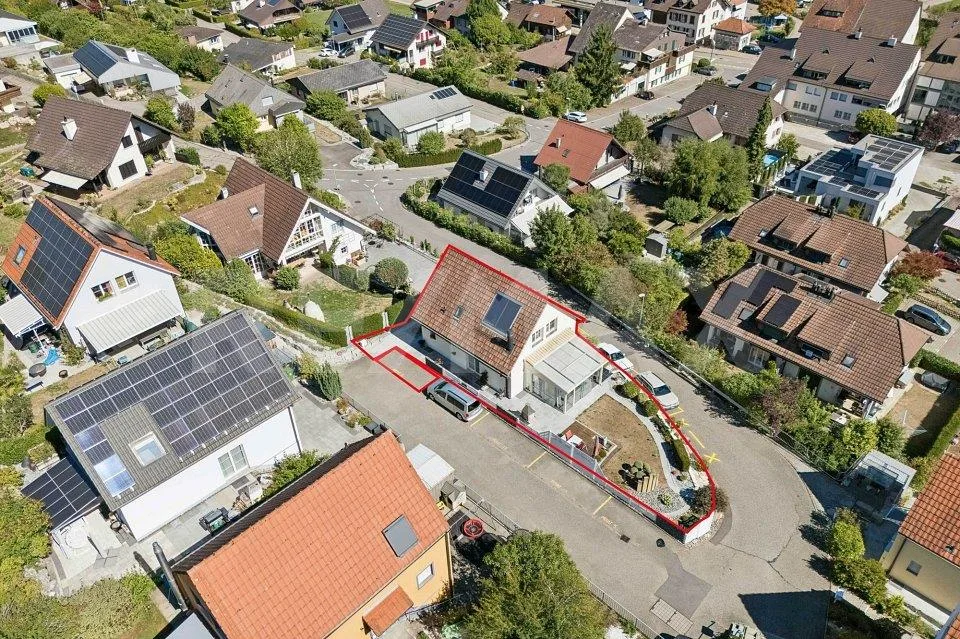 Idillio residenziale soleggiato con vista panoramica e giardino progettato con cura – foto 7 di 13