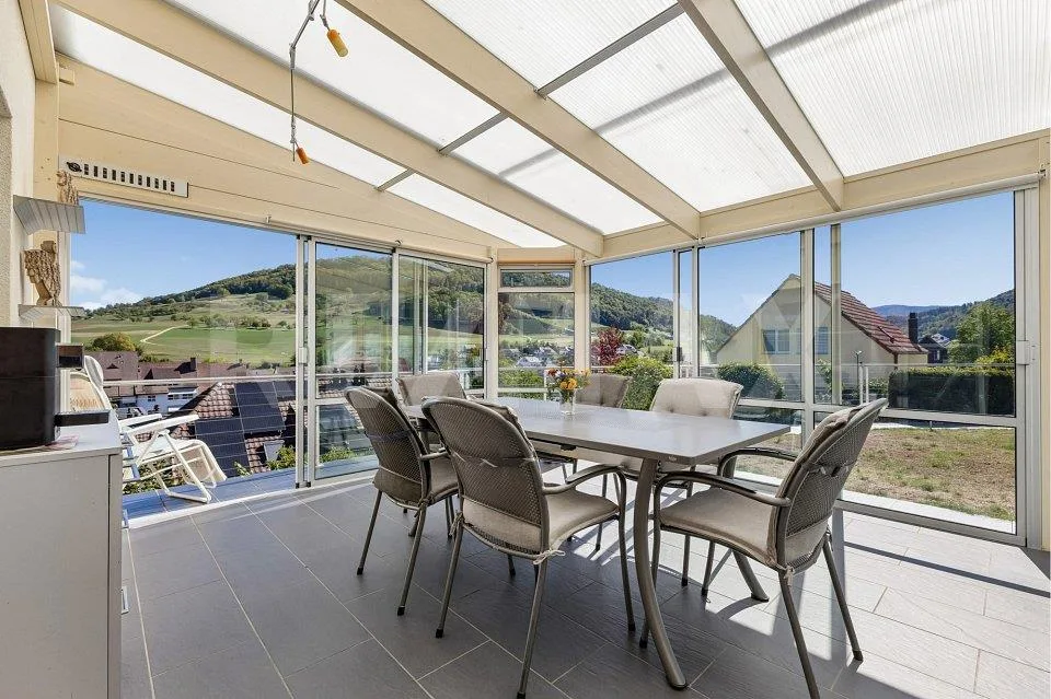 Idillio residenziale soleggiato con vista panoramica e giardino progettato con cura – foto 2 di 13