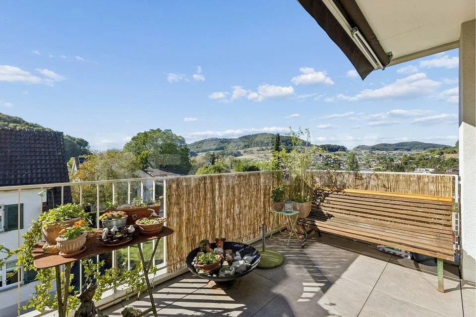 Exklusive Attikawohnung mit grosszügigem Balkon und beeindruckender Weitsicht – Foto 9 von 13