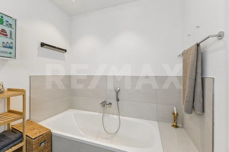 Exklusive Attikawohnung mit grosszügigem Balkon und beeindruckender Weitsicht – Foto 10 von 13