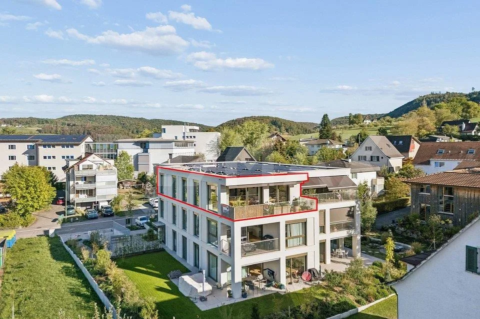 Exklusive Attikawohnung mit grosszügigem Balkon und beeindruckender Weitsicht – Foto 2 von 13