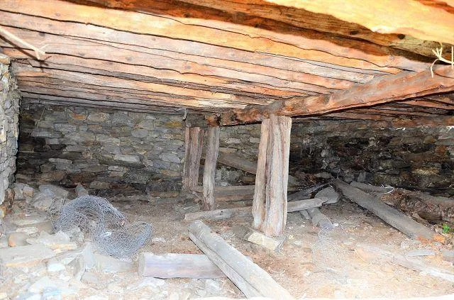 Grande rustico da ristrutturare con terreno molto soleggiata e pano... – Foto 11 von 25