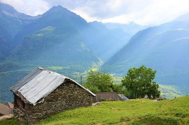 Grande rustico da ristrutturare con terreno molto soleggiata e pano... – Foto 20 von 25