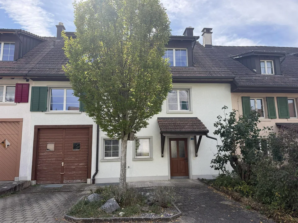 Grosszügiges Einfamilienhaus, beidseitig angebaut, mit grossem Garten – photo 14 of 15