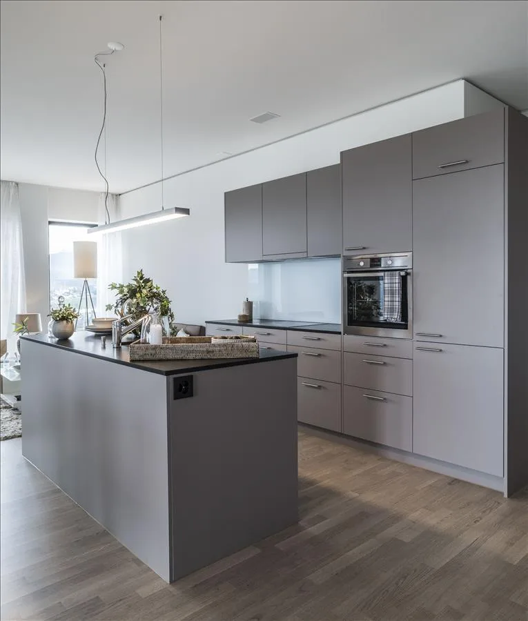 Appartement exclusif de 3,5 pièces dans la tour Ceres avec une superbe vue – photo 3 sur 5