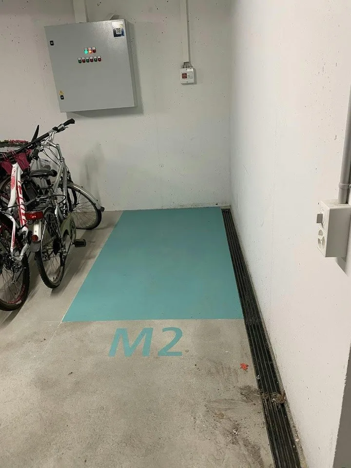 Motorradabstellplätze in neuer Tiefgarage – photo 2 sur 2