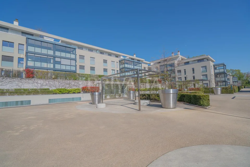 Bel appartement de 6,5 pièces avec balcon et jardin d'hiver au sein... – Foto 2 von 4