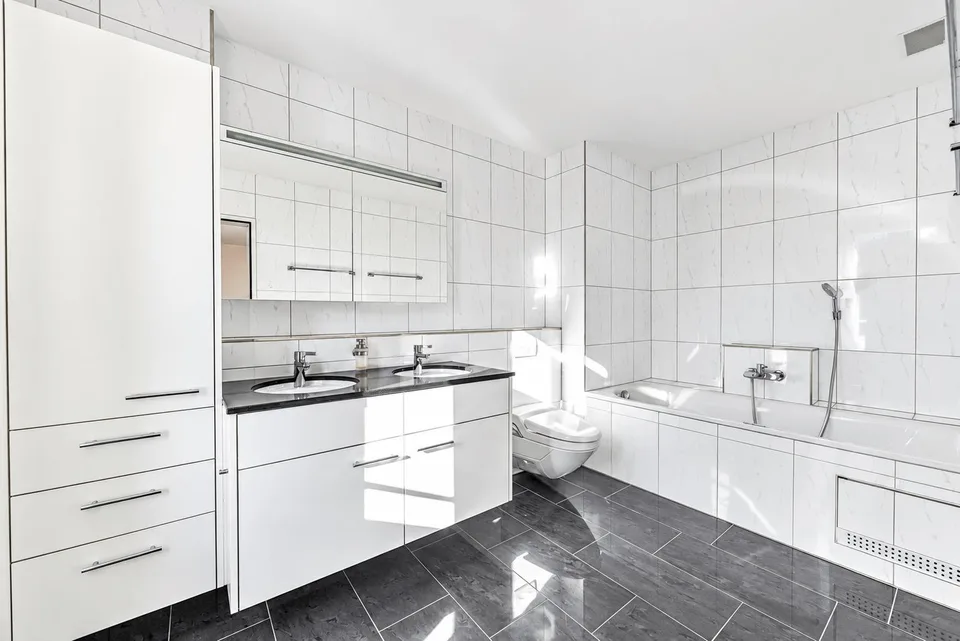 Wohnen mit Weitblick - attraktive 4.5-Zimmer-Wohnung im 1. Obergesc... – Foto 8 von 13