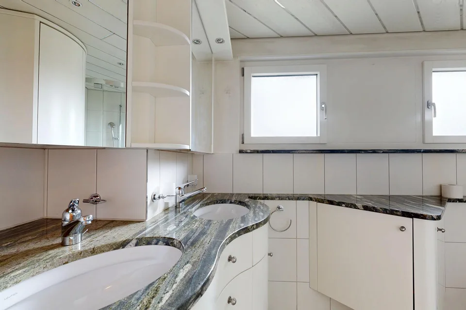 Maison jumelée de 5,5 pièces dans un quartier calme – photo 9 sur 13