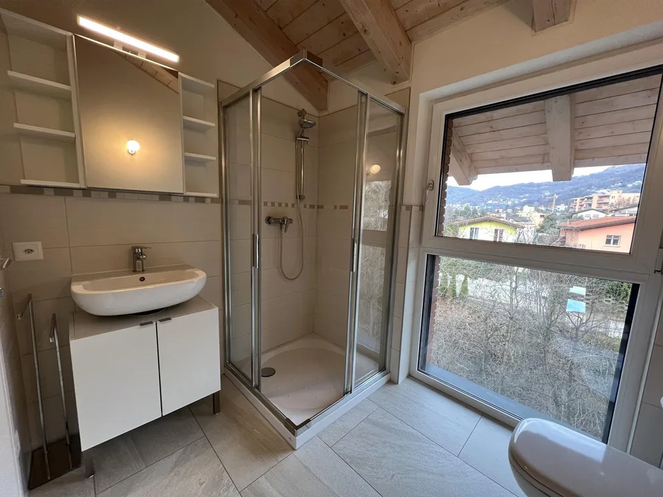 Moderno attico con tetto a vista in vendita a Cadro – foto 11 di 15