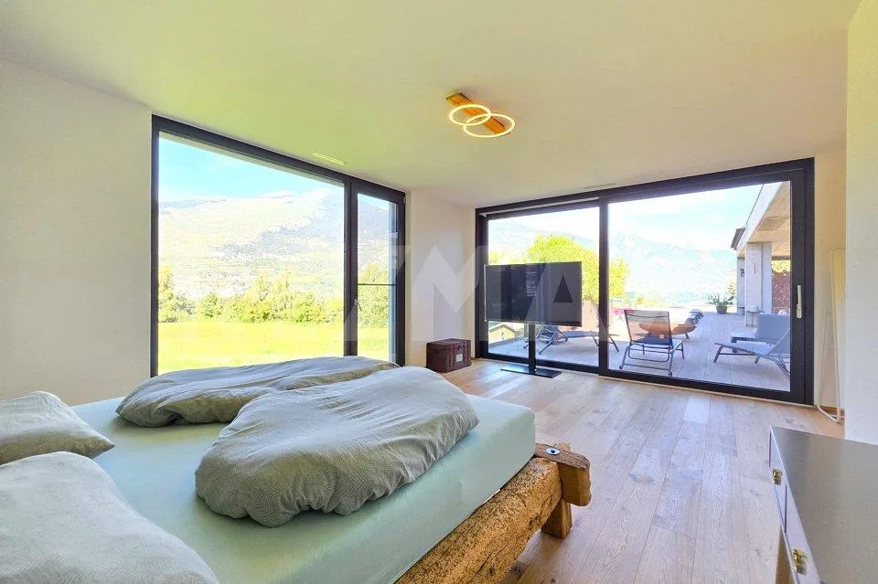 Moderne Villa mit exklusiver Ausstattung und Weitblick über das Rho... – Foto 9 von 13