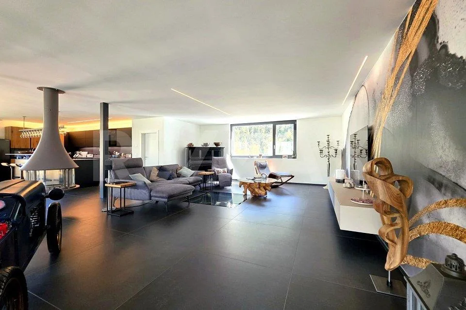 Moderne Villa mit exklusiver Ausstattung und Weitblick über das Rho... – Foto 3 von 13