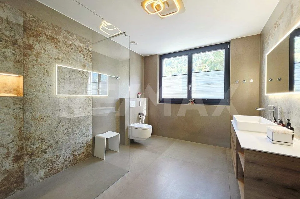 Moderne Villa mit exklusiver Ausstattung und Weitblick über das Rho... – Foto 11 von 13