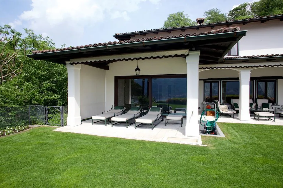 Elegante villa di prestigio con spettacolare vista lago – Foto 5 von 11