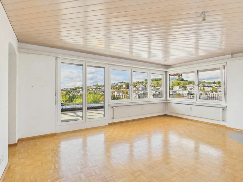 Appartement en attique 2.5 pièces avec vue panoramique merveilleuse – photo 4 sur 24