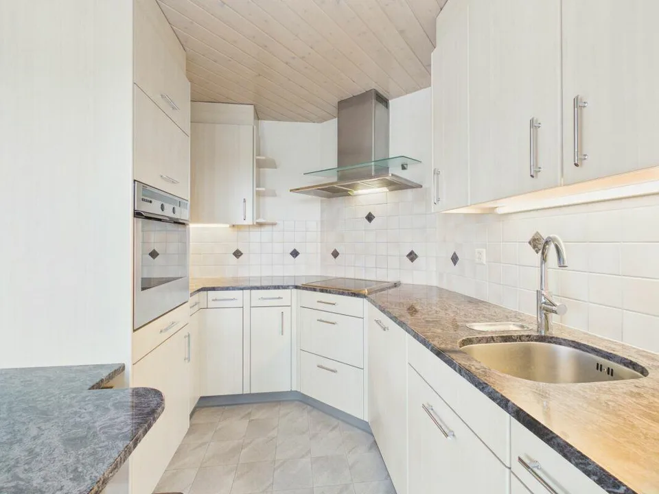 Appartement en attique 2.5 pièces avec vue panoramique merveilleuse – photo 2 sur 24