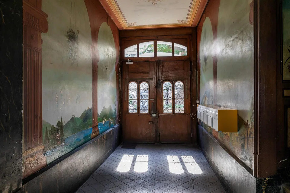 Charaktervolles Stadthaus mit drei Wohnungen und Gewerbeflächen – Foto 3 von 12