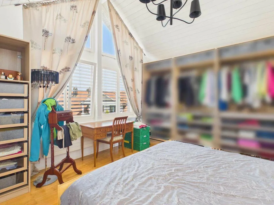 Appartement de 3,5 pièces unique au dernier étage avec cuisine et salle de bain modernes – photo 6 sur 12