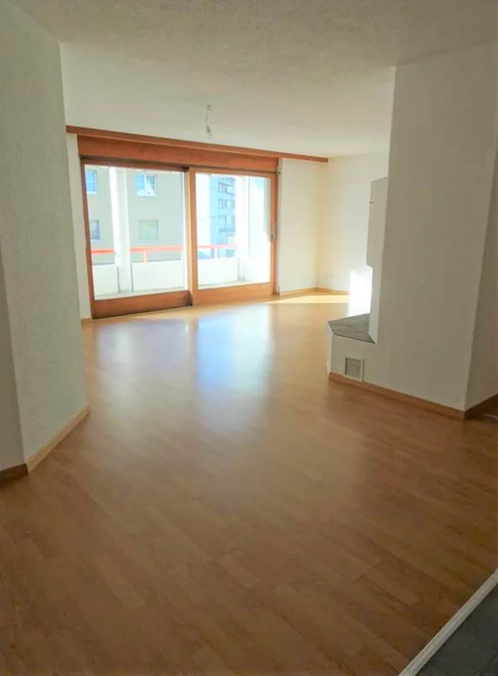 Grosszügige 3.5-Zimmer-Wohnung mit Balkon – Foto 4 von 7