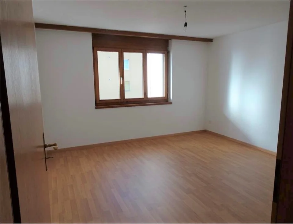 Grosszügige 3.5-Zimmer-Wohnung mit Balkon – Foto 6 von 7