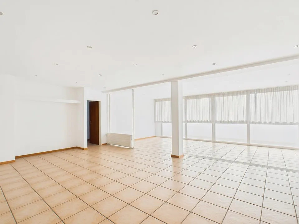 Villa elegante di 6.5 locali con locale commerciale annesso a Mendr... – Foto 4 von 16