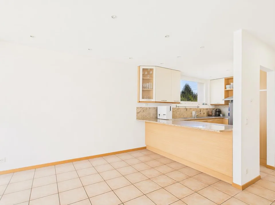 Villa elegante di 6.5 locali con locale commerciale annesso a Mendr... – Foto 6 von 16