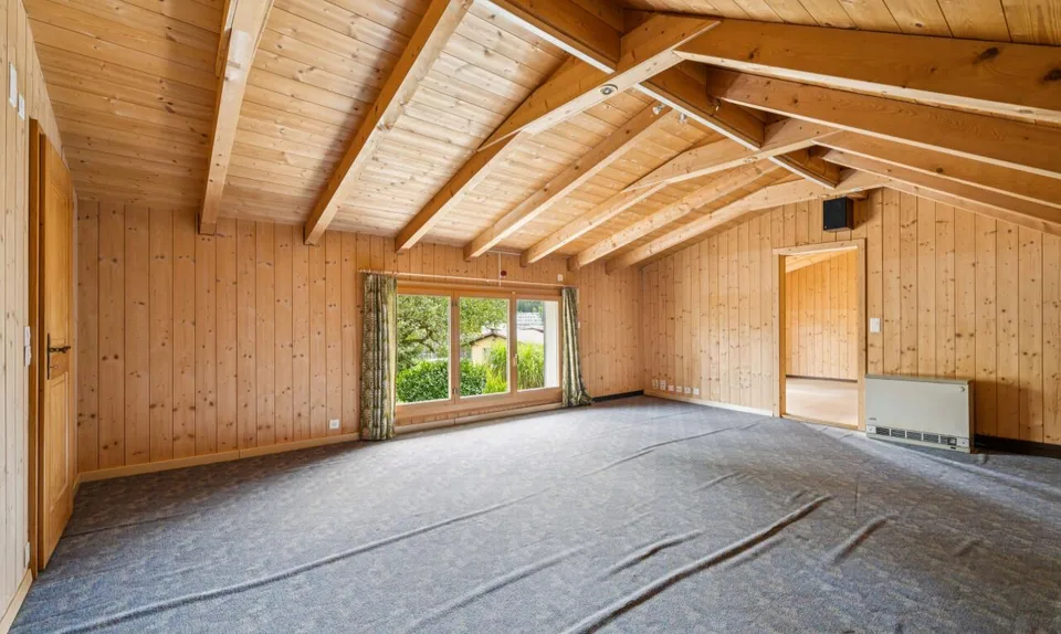 Freistehendes Einfamilienhaus mit viel Land und Potenzial – Foto 9 von 11