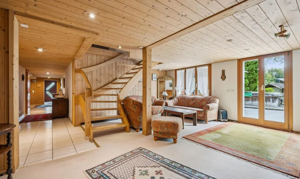 Freistehendes Einfamilienhaus mit viel Land und Potenzial – Foto 4 von 11