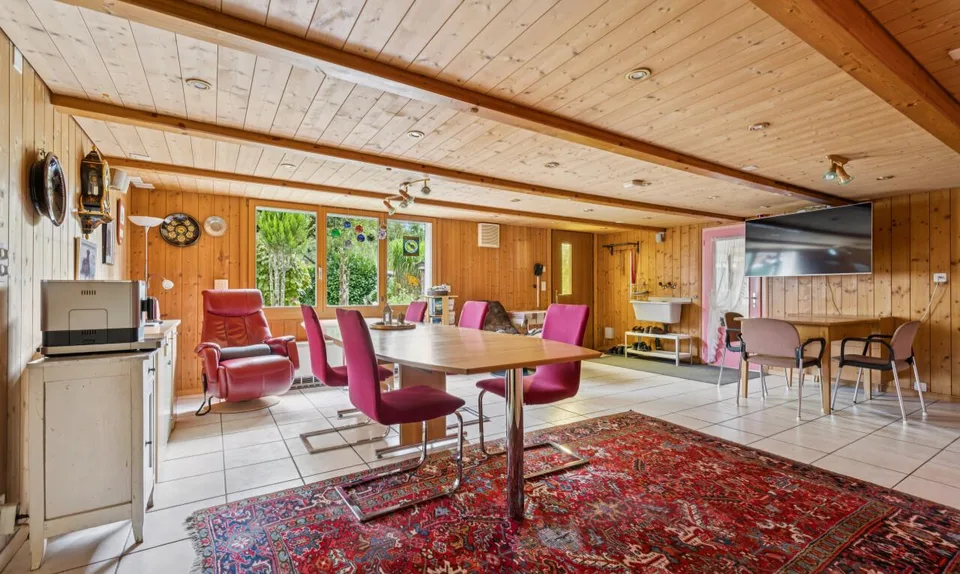 Freistehendes Einfamilienhaus mit viel Land und Potenzial – Foto 3 von 11
