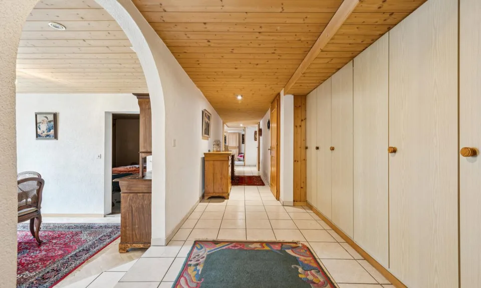 Freistehendes Einfamilienhaus mit viel Land und Potenzial – Foto 5 von 11