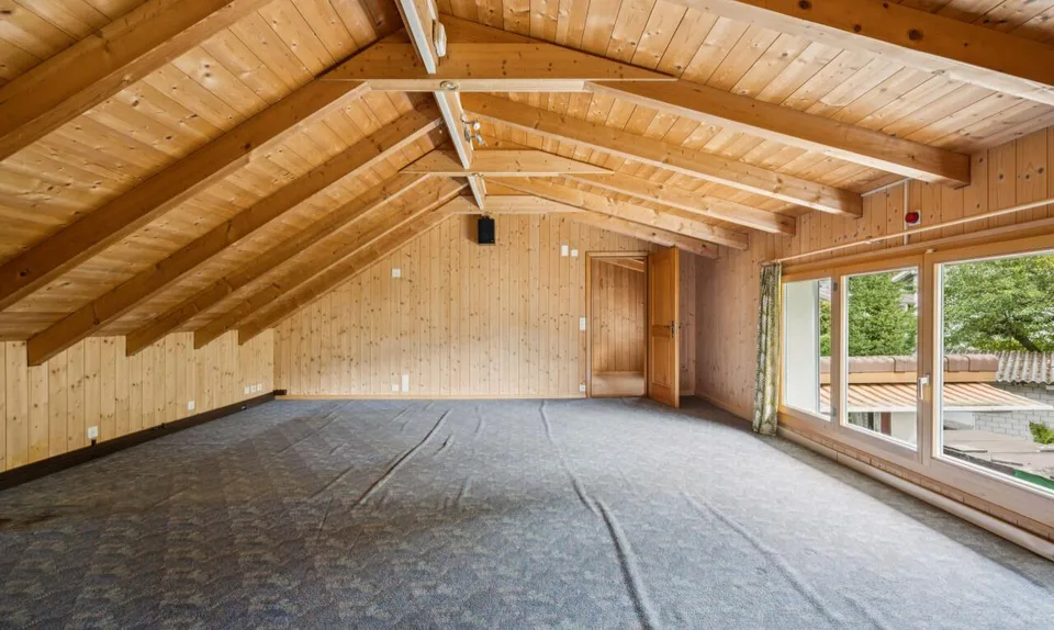 Freistehendes Einfamilienhaus mit viel Land und Potenzial – Foto 8 von 11