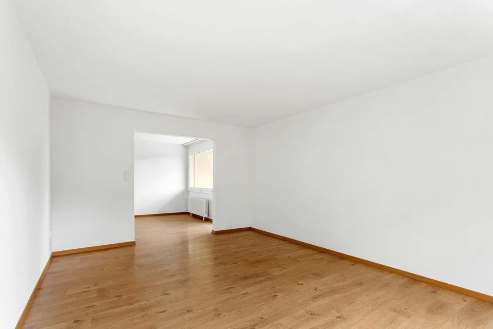 Preiswerte 4.5-Zimmerwohnung - ruhig gelegen und im Grünen – Foto 3 von 12